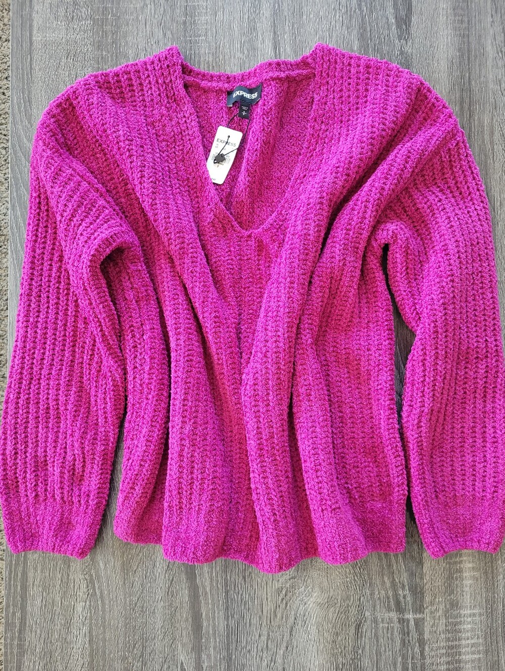NWT Express Cozy Chenille Shaker Knit V-Neck Sweater